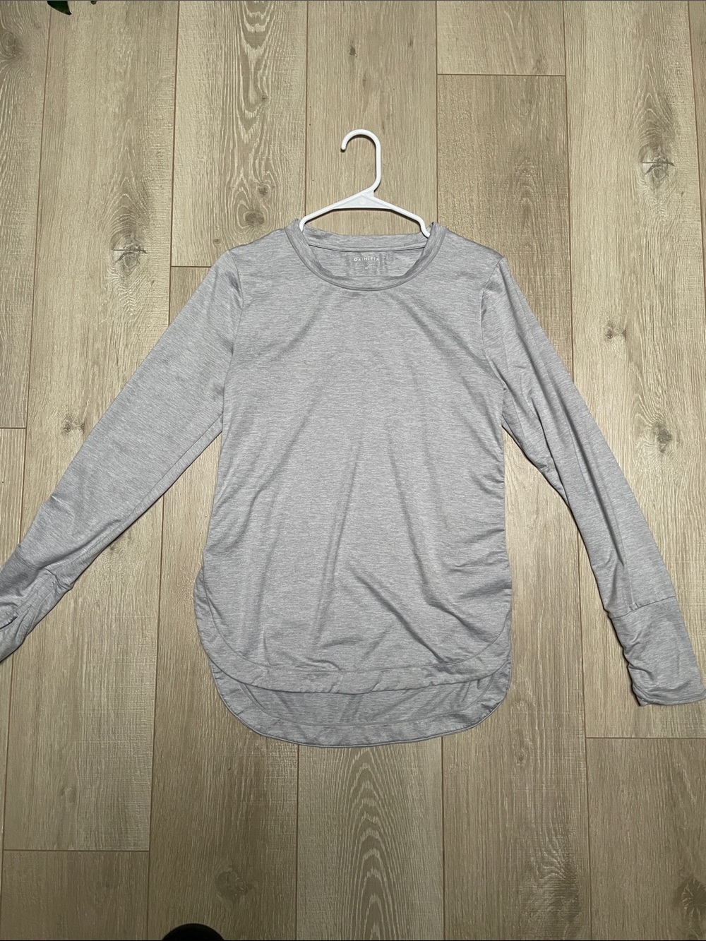 ATHLETA-Light Gray Women’s Performance Long Sleeve Crewneck Top with thumb holes